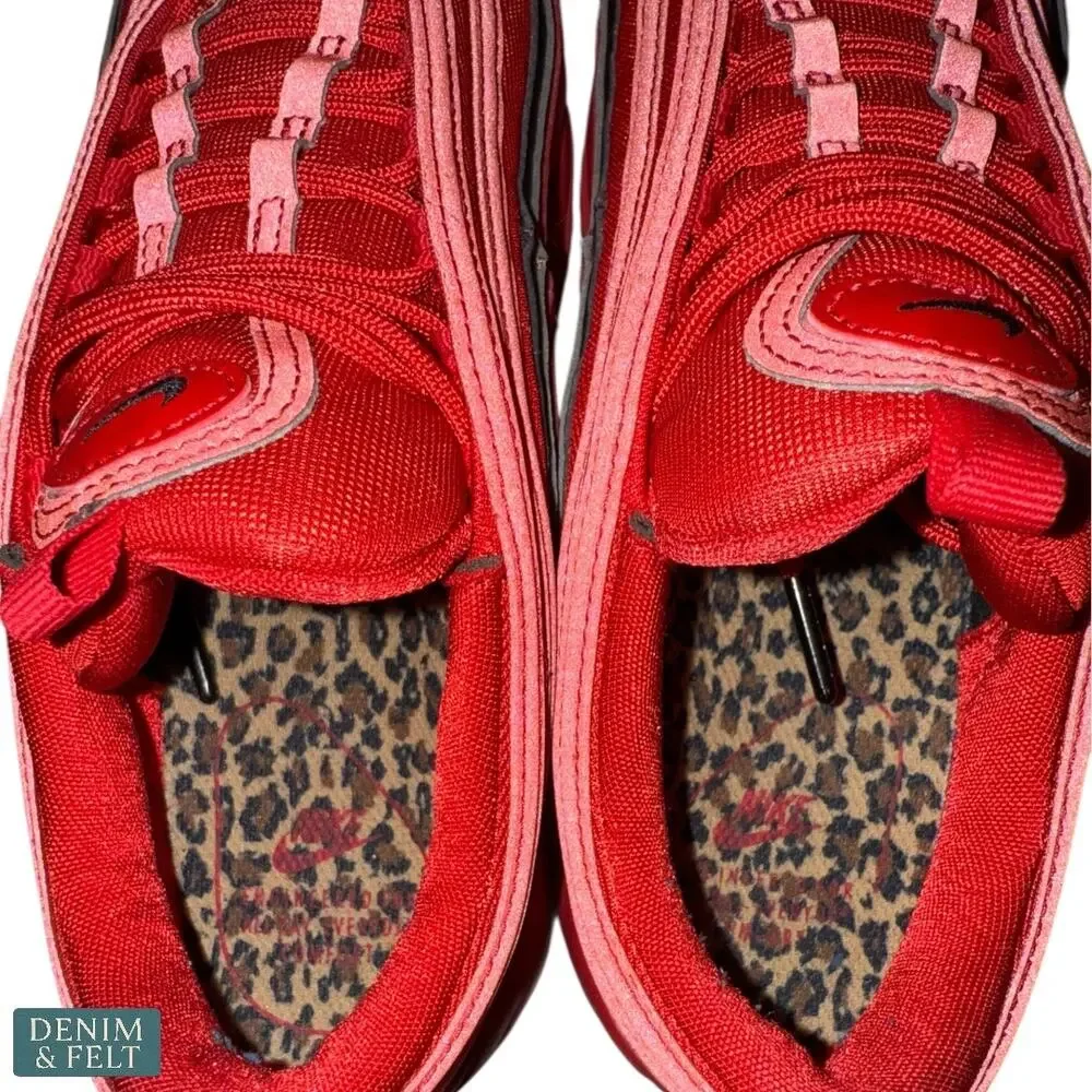 Nike felt 	•	includes 600